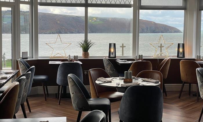 Flat Rock Restaurant with Sea Views